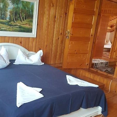 Hotel Cazare De Vis Douăzeci şi Trei August Esterno foto
